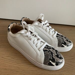 Like new snake sneakers